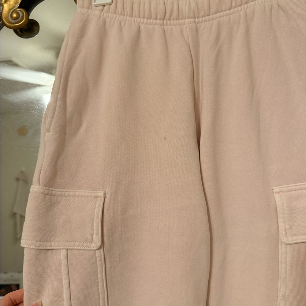 Aritzia TNA Cargo Sweatpants - Picture 5 of 6